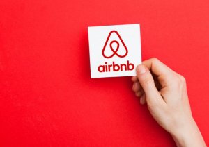 anakainisi gia enoikiasi airbnb